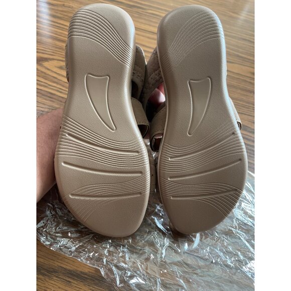 Tan slip on Velcro sandals U.S. size 4.5, EU size 35 - Picture 7 of 7